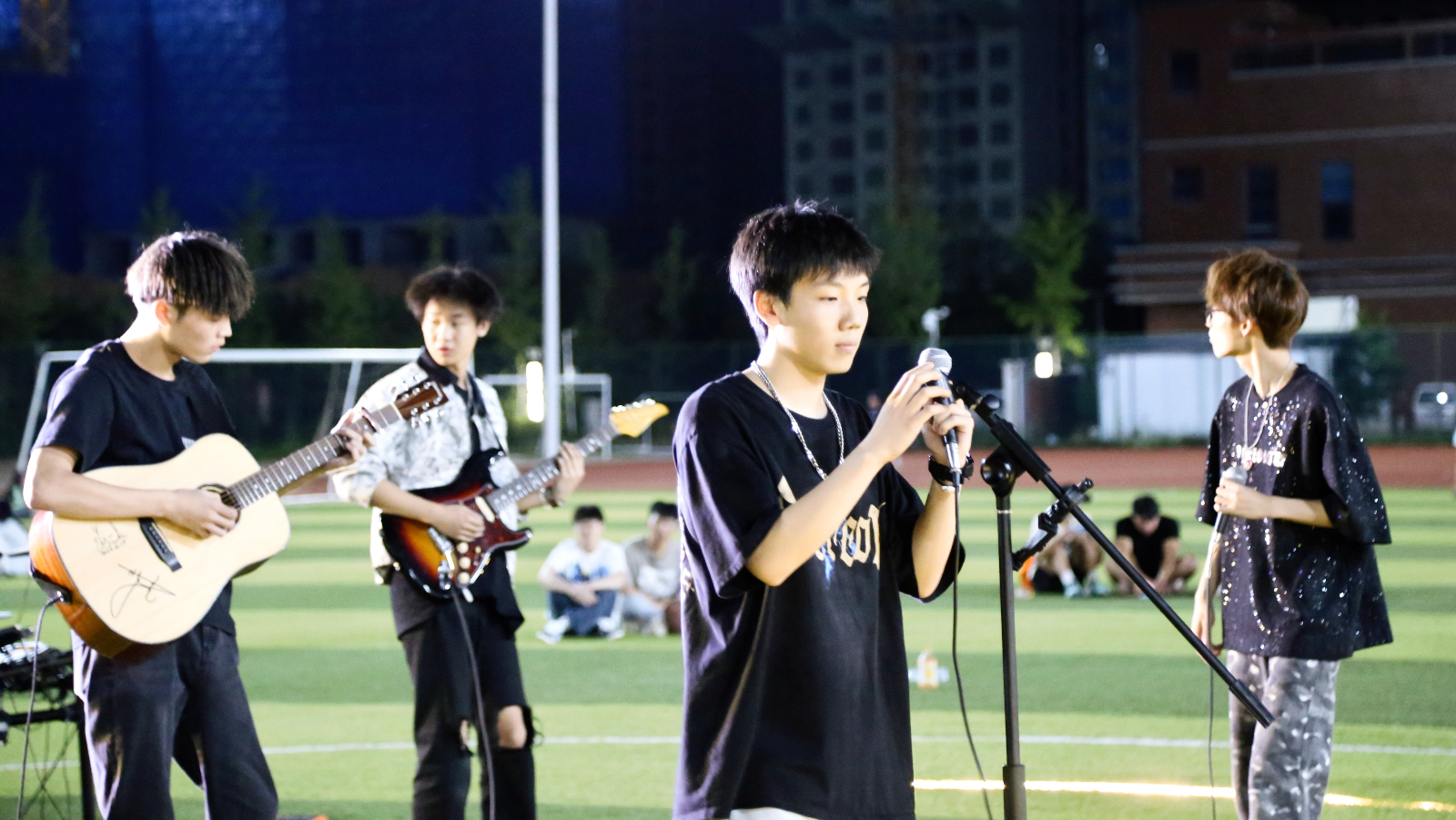 夏日有乐 绿野音梦|陕建职大校园音乐节燃情开唱